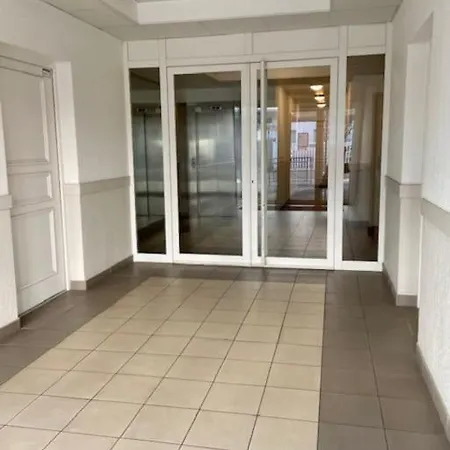 Duplex 2 Chambres, 2 Salles De Bain, Proche Gare Et Garage Prive