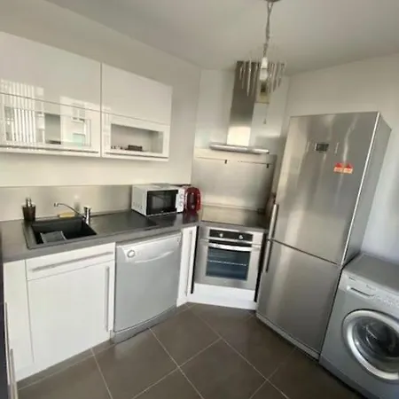 Duplex 2 Chambres, 2 Salles De Bain, Proche Gare Et Garage Prive Valence (Drome)