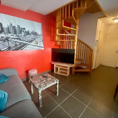Duplex 2 Chambres, 2 Salles De Bain, Proche Gare Et Garage Prive Apartment