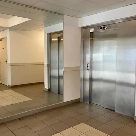 Apartment Duplex 2 Chambres, 2 Salles De Bain, Proche Gare Et Garage Prive *
